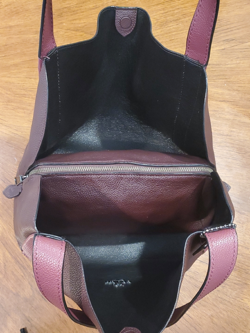 Like NEW Coach Hadley Shoulder Bag - Picture 8 of 12